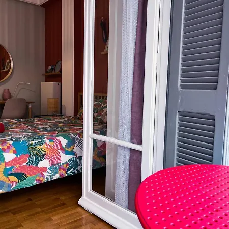 Privatunterkunft Colorful And Quiet With Balcony Next To Hilton *